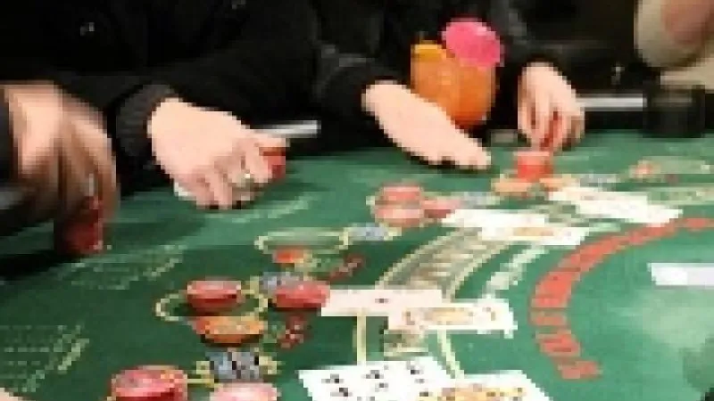 L'Ultimate Poker débarque au Casino d'Enghien : Règles et stratégies