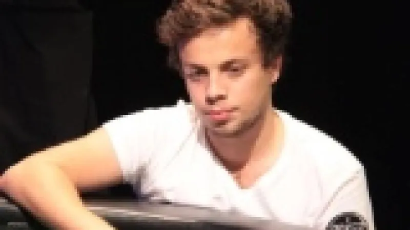 Dans le carré : Lumière sur Romain Lewis