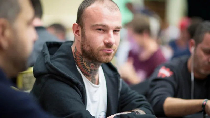 Soirée Twitch : Bibibiatch au Day2 du Sunday Million (220.000$)