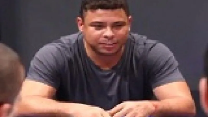 Après Michael Phelps, c’est au tour de Ronaldo «Fenomeno » de se mettre au poker